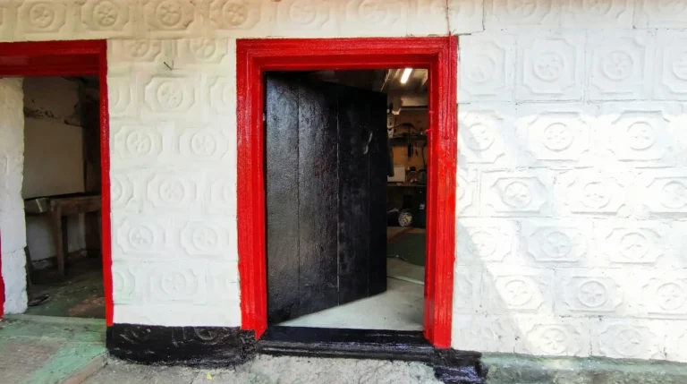 Large Shed outside 3